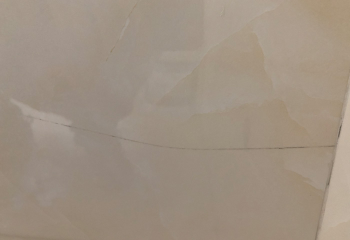 瓷磚開裂了怎么辦？瓷磚裂痕如何防治